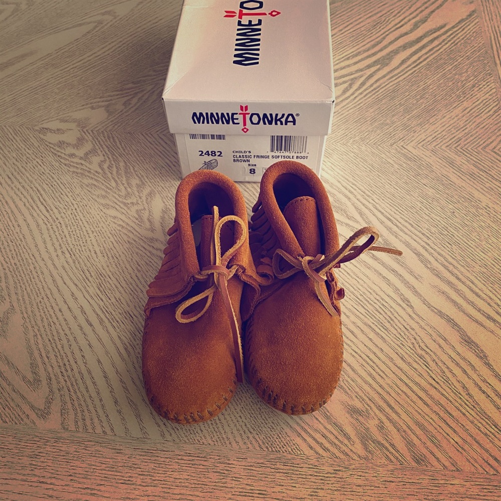 NIB Minnetonka moccasins size 8